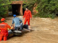 Tragédia - Mãe e filha morrem após carro cair em rio em Cerejeiras - VÍDEO - Foto: Reprodução