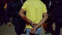 TIROTEIO - Dupla usando coletes é baleada após trocar tiros com a PM - Foto: Rondoniaovivo