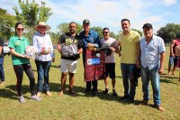 Esporte: Adelino Follador participa da entrega de Kits Esportivos em Cujubim - Foto: Assessoria