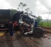 Tragédia: Colisão frontal de caminhões na ponte resulta na morte de mãe e filho em Rondônia: VÍDEO - Foto: Divulgação