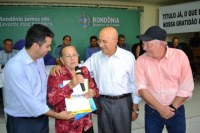 Mais de 200 famílias carentes recebem títulos definitivos de imóveis em Ji-Paraná - Foto: Assessoria