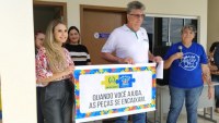 Prefeita de Ariquemes Carla Redano faz entrega simbólica de recursos para AMAAR - Foto: Reprodução