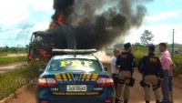 INCÊNDIO: Mais um ônibus da Eucatur com 40 passageiros pega fogo na BR-364 - Foto: Rondoniaovivo