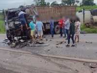 Acidente na BR-364 envolvendo um caminhão, um ônibus e uma carreta deixa uma vítima em estado grave - Foto: Divulgação