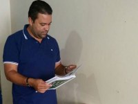 Ver Amalec da Costa Visita Escola e acompanha determinação de recolher livros sobre ideologia de Gên - Foto: Assessoria