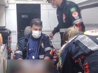 Motociclista sofre traumatismo craniano e é intubado no local do acidente Av. Candeias - Vídeo - Foto: Reprodução