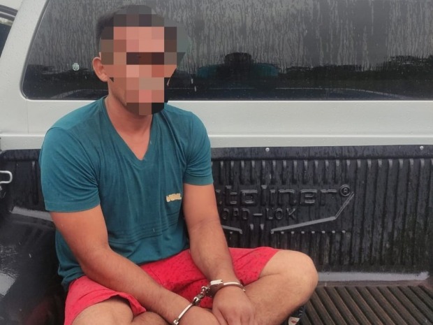 Acusado de estupro foi preso após fugir do posto da PRF e se esconder no banheiro (Foto: PM/Divulgação)