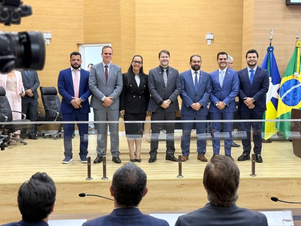 Nova Mesa Diretora empossada na Assembleia Legislativa de Rondônia (Foto: Antônio Lucas I Secom ALE/RO))