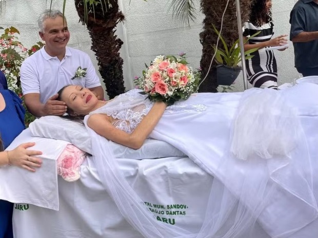 Morre Cristiane dos Santos que realizou sonho de casar com ‘amor da infância’ internada com câncer