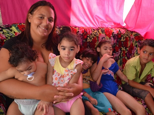 Josimara tem cinco filhos, sendo quatro com microcefalia (Foto: G1.com-RO)