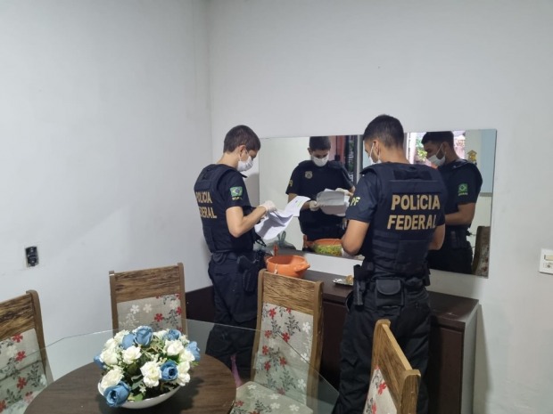 Operação Buttlegging: policiais cumprem mandados contra contrabando de cigarro em RO (Foto: PF/Divulgação)