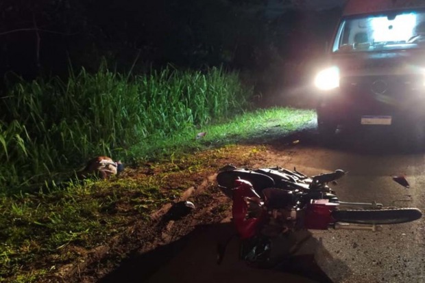 Motociclista morre em colisão com caminhão na BR-364 no início da madrugada