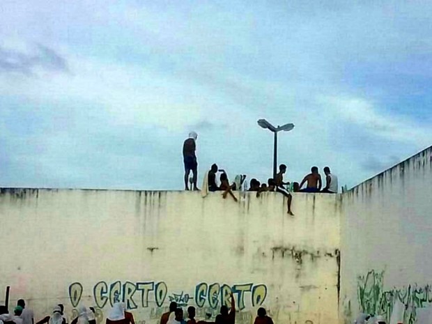 Presos se rebelaram na tarde deste sábado (14), em Alcaçuz (Foto: Divulgação/PM) (Foto: Reprodução)