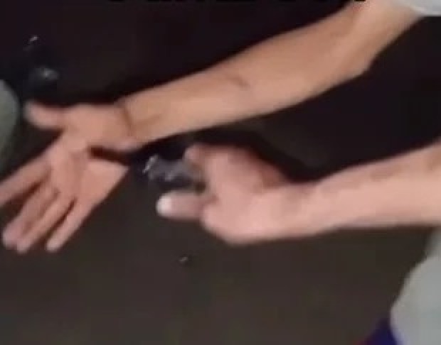 ‘Tribunal do crime’ atira nas mãos de rapaz que furtou celular em Ariquemes - Vídeo