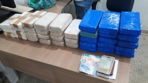 Segundo a polícia, 38,5 kg de cocaína foram apreendidos após operação conjunta em Alto Paraíso (Foto: Rinaldo Moreira/G1 e Ariquemes190)