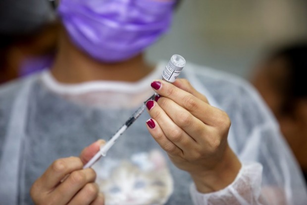 Vacina adicional serve como um reforço à imunidade dos pacientes para o enfrentamento à covid-19 (Foto: Divulgação)