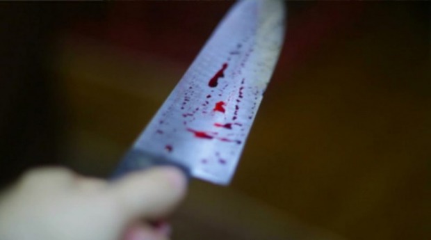 Mulher é presa após tentar matar prima a facadas durante bebedeira