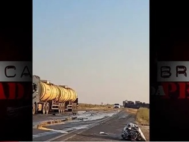 Colisão entre carreta e caminhão tanque faz uma vítima fatal na Br-364 próximo a Fazendinha - Vídeo