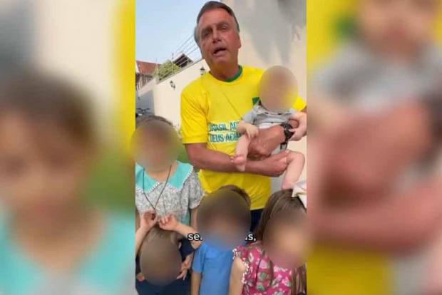 Bolsonaro grava vídeo com filhos de condenado pelo 8 de janeiro