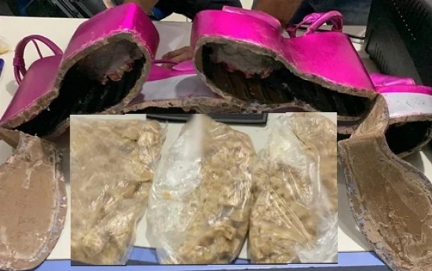 NA BR-364: Garotas de programa do CV são flagradas com drogas nos saltos de sapatos