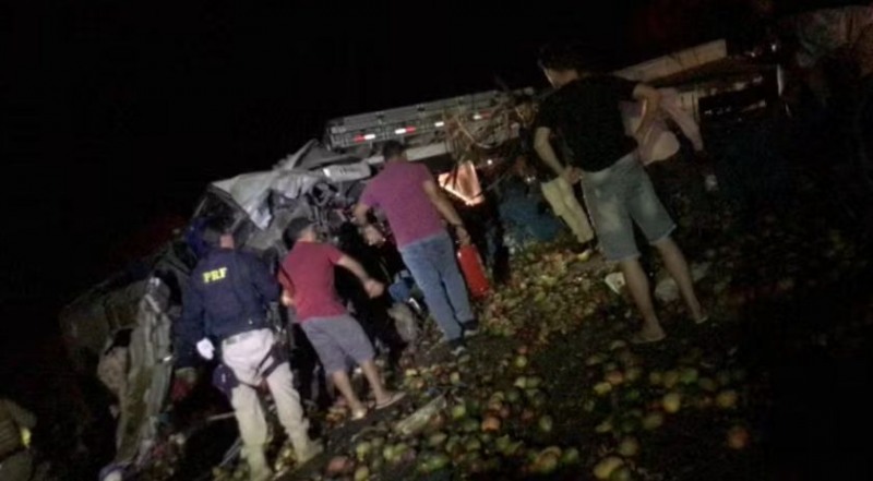 Batida entre caminhão e �\�nibus deixa 24 pessoas mortas e seis feridas no norte da Bahia — Foto: Reprodução/Redes  (Foto: Reprodução)