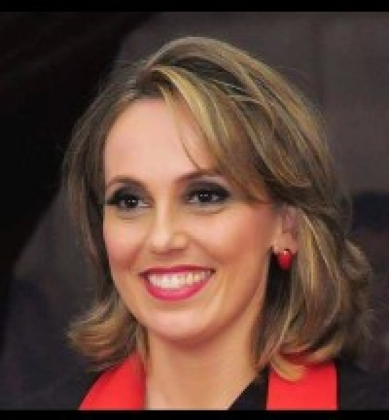 Cíntia Vecchi  \