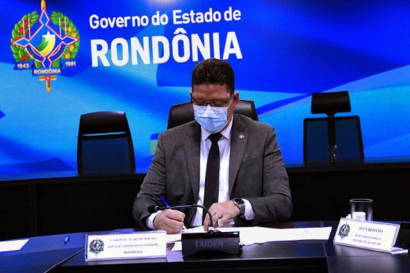 Governador Marcos Rocha assinou os Termos de Ajustamento de Gestão (Foto: Divulgação)