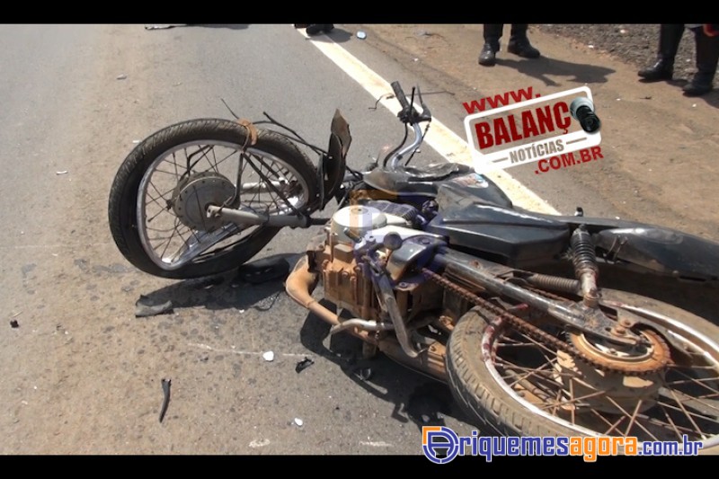 Motociclista morre em colisão com carreta na BR-364, perto de Ariquemes