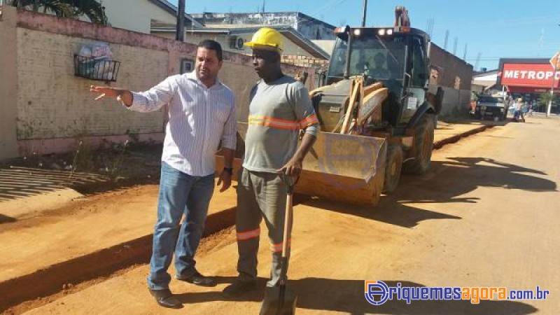 SANEAMENTO - Vereador Amalec da Costa (PSDB) junto com a Comissão de Vereadores