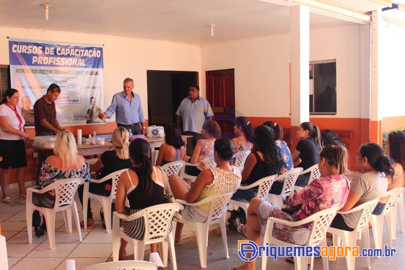 Iniciadas novas turmas dos cursos profissionalizantes com apoio do deputado Adelino Follador