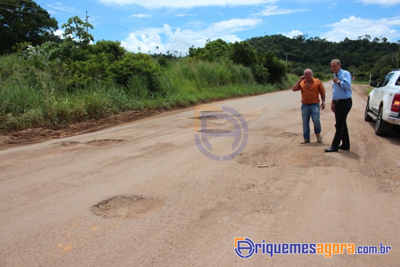 Em Monte Negro o deputado Adelino Follador acompanha o empenhado para compra de motos para ACS’s