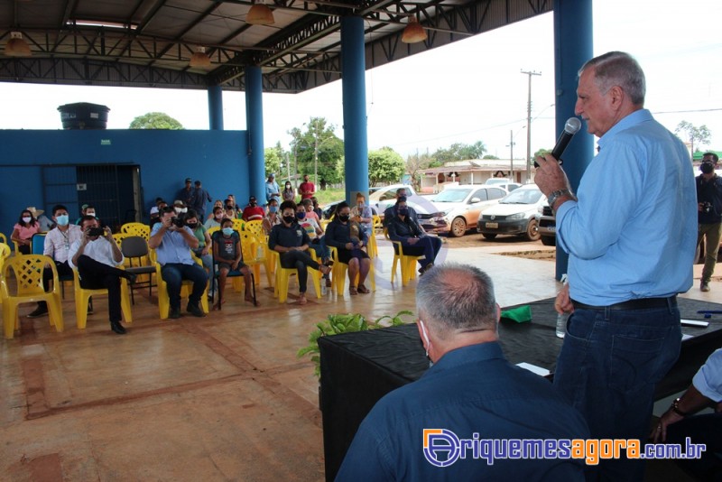 Adelino Follador participa de entrega de mudas de café em Itapuã e visita Prefeitura de Alto Paraíso