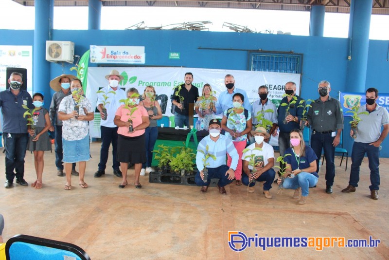 Adelino Follador participa de entrega de mudas de café em Itapuã e visita Prefeitura de Alto Paraíso