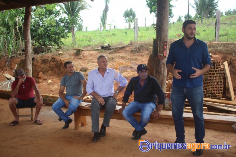 Adelino Follador entrega implemento agrícola para Associação Rural de Machadinho D’Oeste