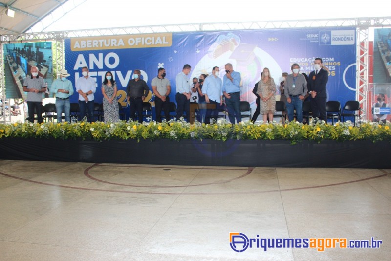 Adelino Follador participa da abertura oficial do ano letivo da rede estadual