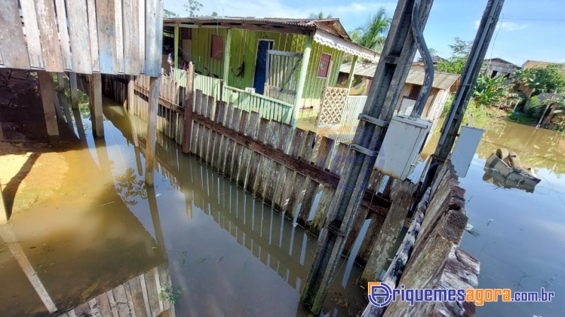 Cheia de rio segue inundando casas em Ariquemes, RO