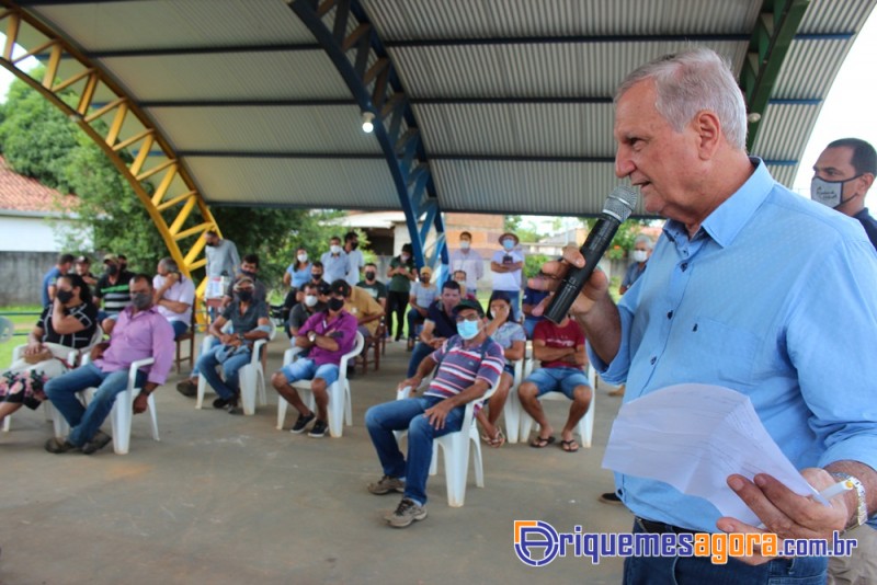 Adelino participa da entrega de mudas de café em Vale do Anari e trata da causa animal com prefeito