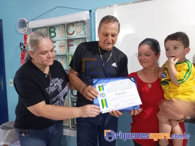 Adelino Follador entrega Certificado de Voto de Louvor a Seicho- No-Ie de Ariquemes
