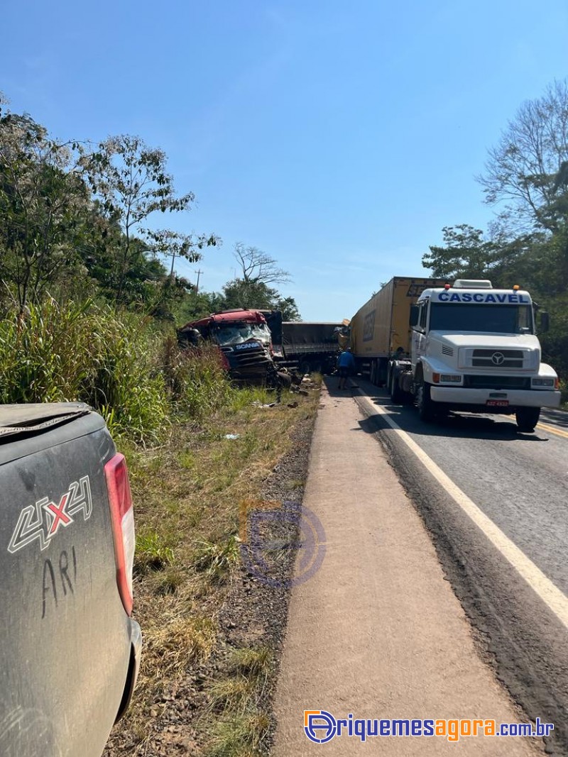 LAMENTÁVEL: Morre motorista dos Correios após grave acidente na BR-364 próximo de Ariquemes