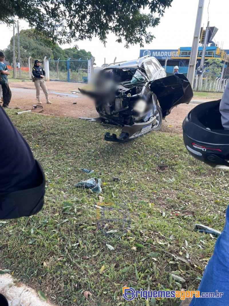 Grave acidente na Av. Jaru em Ariquemes RO, vítima fica presa nas ferragens Rondônia - VÍDEO