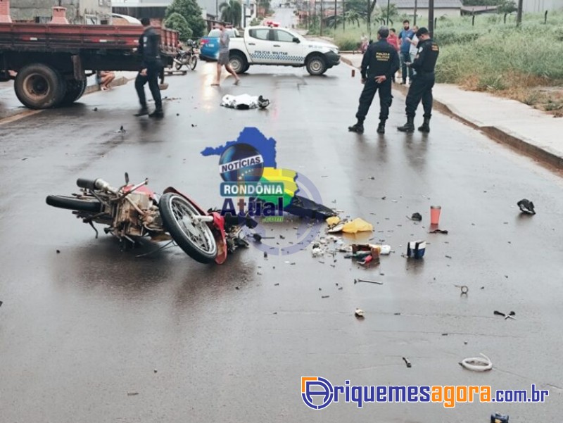 Motociclista morre após colidir na traseira de caminhão na manhã desta segunda-feira