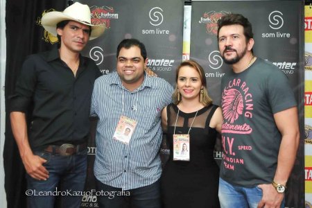 VAMOS LEMBRAR? Jads & Jadson com fãs no Camarim na EXPOARI em Ariquemes
