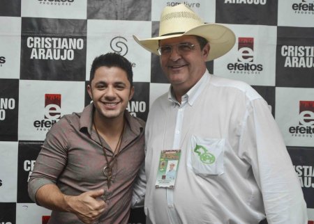 VAMOS LEMBRAR - EXPOARI 2014 - Show com Cristiano Araújo & Fãs & Galera