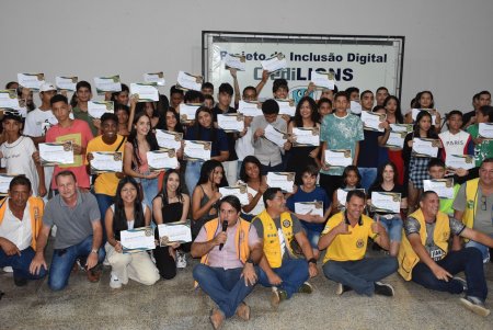 Lions Clube Ariquemes Canaã & CrediLIONS  & CrediSIS CrediAri  2023 entrega Certificado de Inclusão Digital Rondônia